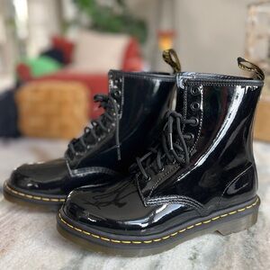 Dr. Martens 1460 Black Lace Up Boots | Size 8 |Excellent condition